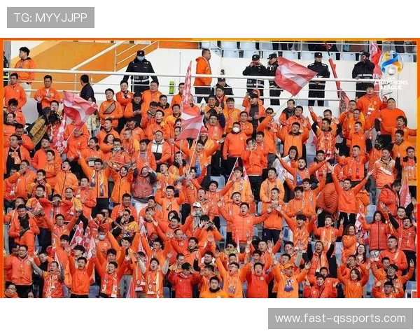 足球巨星爆发怒火赛场失控引发轩然大波球迷反应热烈